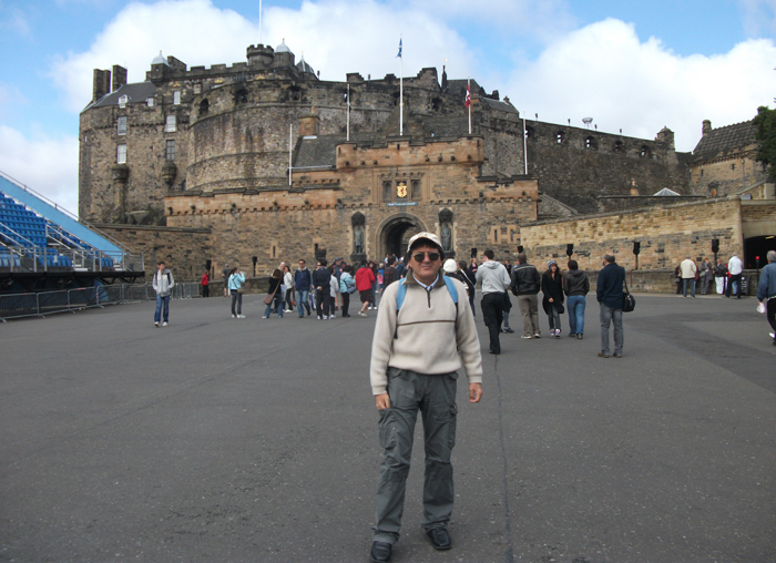 Edinburgh castle, Scotland, July 2010.jpg